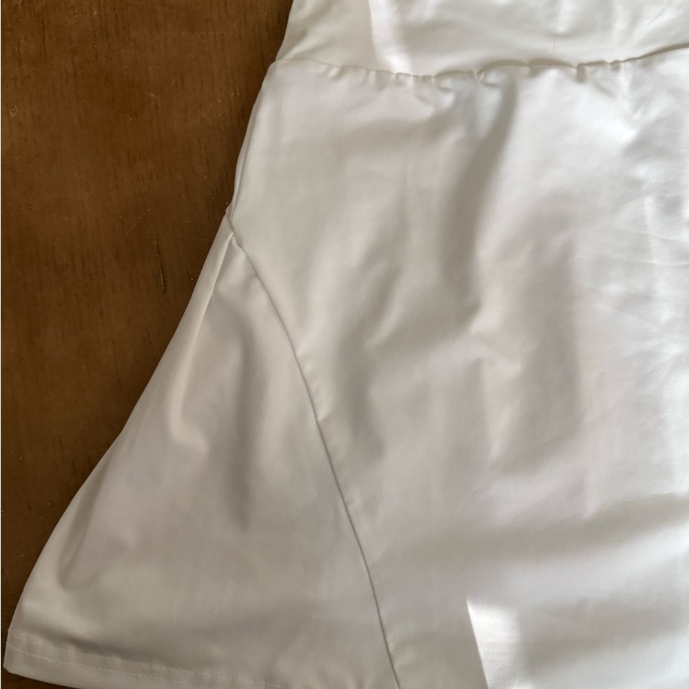 White Yidartin Athletic Skirt/Shorts. - Picture 5 of 6